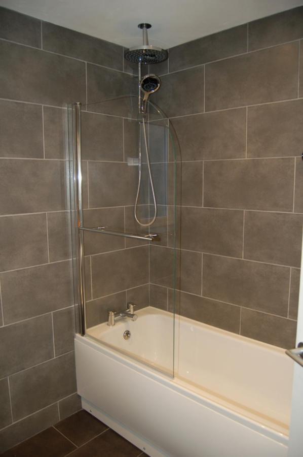 Beautiful, Modern Villa 5 Mins Walk From The Stunning Bay At Trearddur โฮลีเฮด ภายนอก รูปภาพ