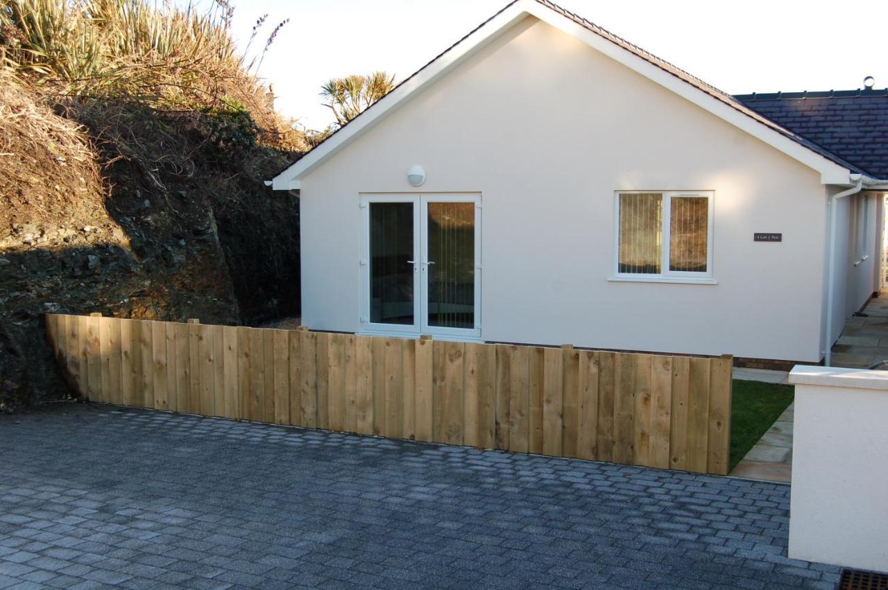 Beautiful, Modern Villa 5 Mins Walk From The Stunning Bay At Trearddur โฮลีเฮด ภายนอก รูปภาพ